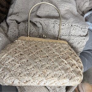 Vintage 1960’s straw raffia gold frame kiss lockWoven Straw Cream Top-Handle Bag